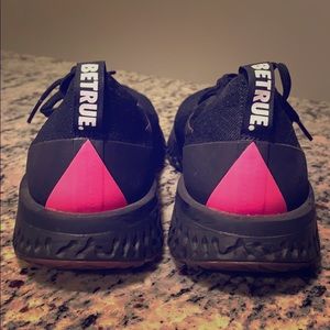 Nike react BE TRUE edition